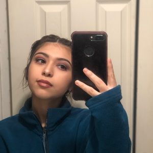 Meet your Posher, Alexia